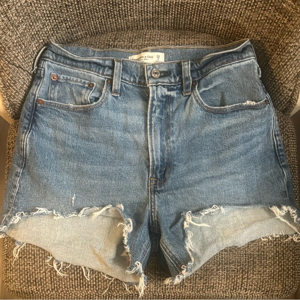 Abercrombie & Fitch High Rise Mom Short size 26